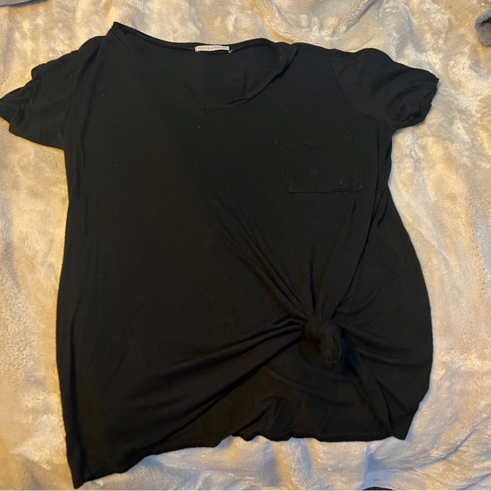 Has a bit of lint but is insanely lightweight and soft!